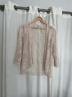 Emma & Michele Cream Sheer Wave Crochet Fringe Cardigan
Boho-chic
Fringe